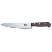 Kockkniv, vågtandad, 19 cm, rosenträ - Victorinox Kockkniv, vågtandad, 19 cm, rosenträ - Victorinox